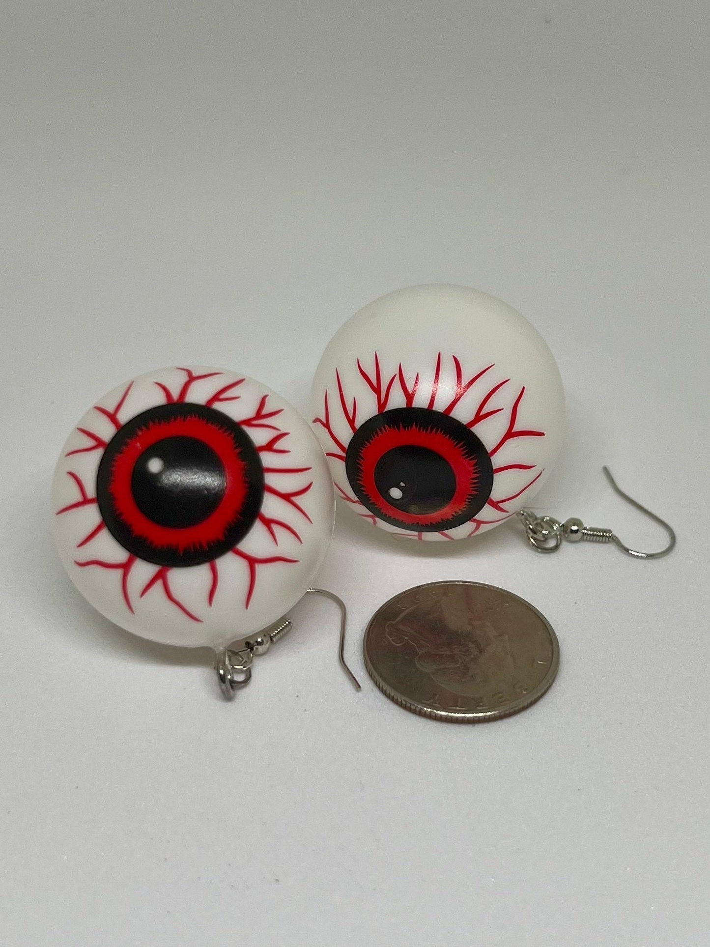 Pendiente de plástico con globo ocular de Halloween | Joyería tonta y divertida | Pendientes de disfraces espeluznantes ? Idea de regalo única